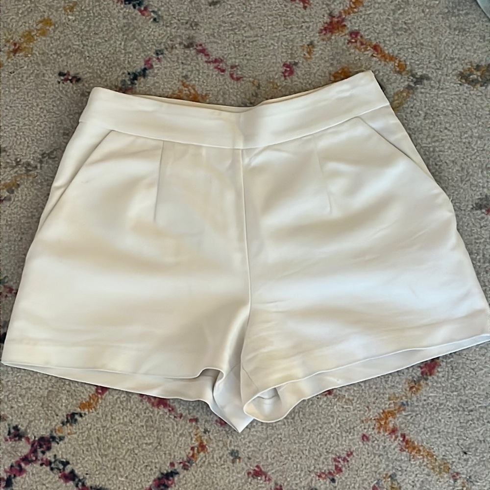 white high waited shorts